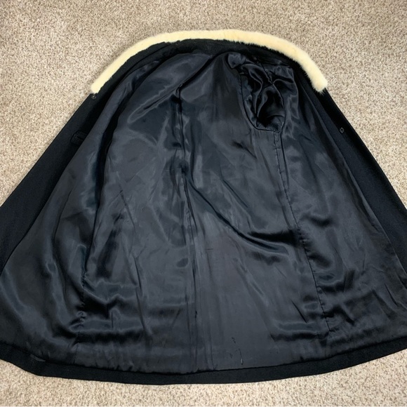 Vintage Black Wool coat with white fur collar - Picture 8 of 15